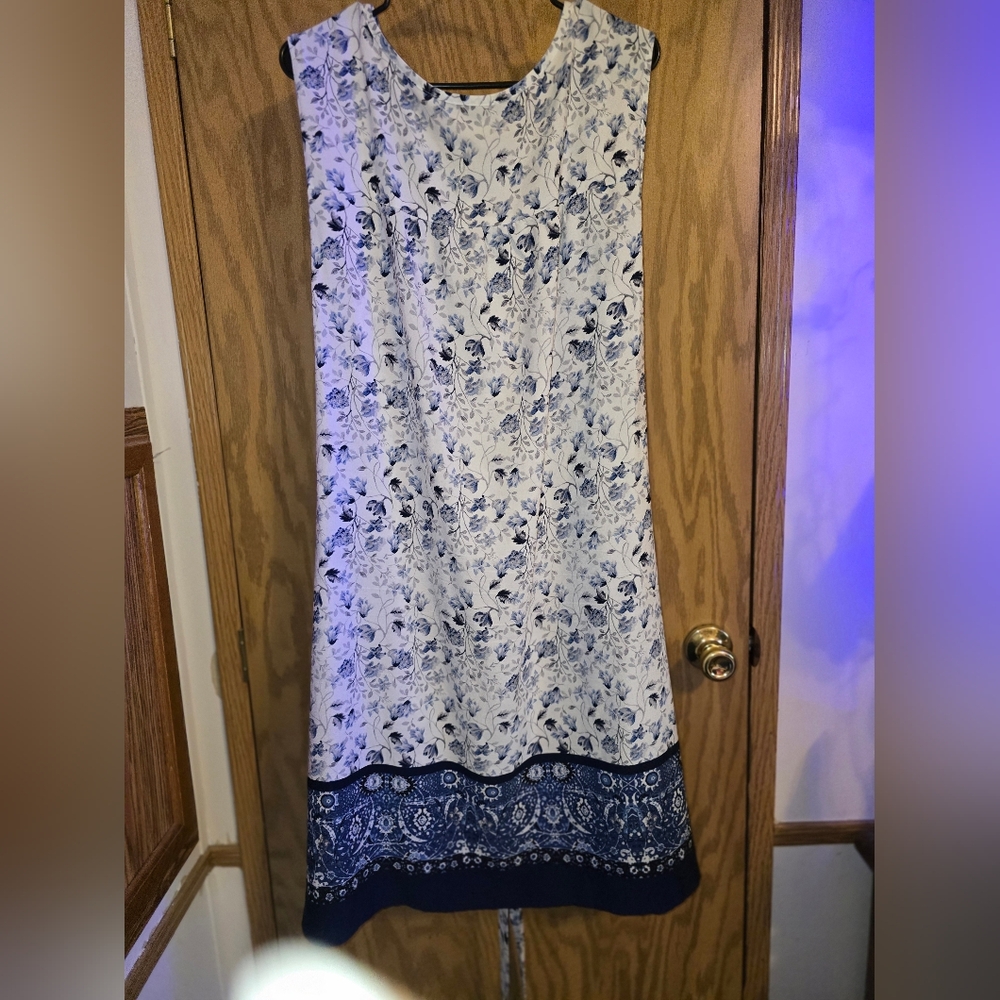 Floral Blue and White Dress - Picture 2 of 4